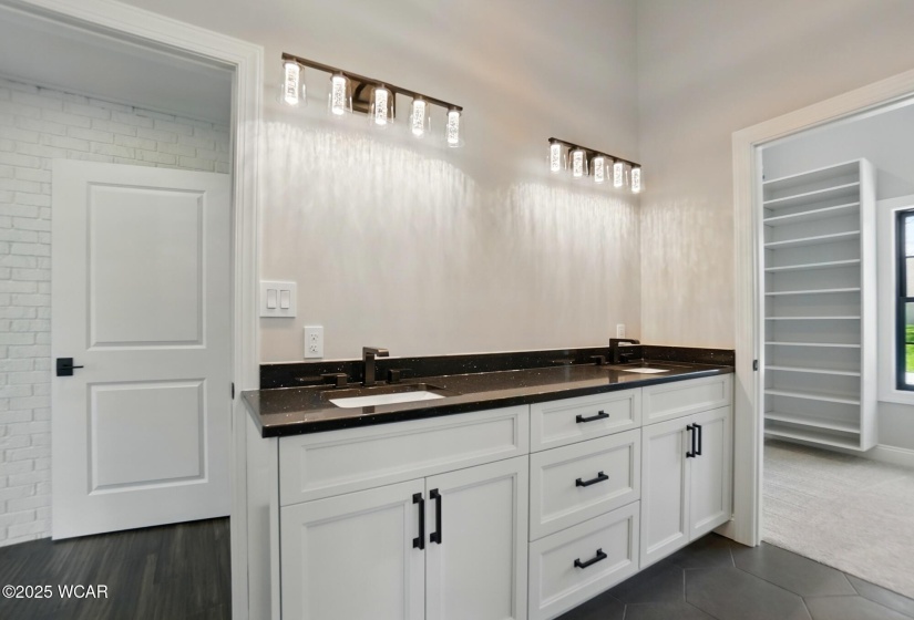 1652 Oak Woods Drive, Lima, Ohio, 5 Bedrooms Bedrooms, ,3 BathroomsBathrooms,Residential,For Sale,Oak Woods,306928