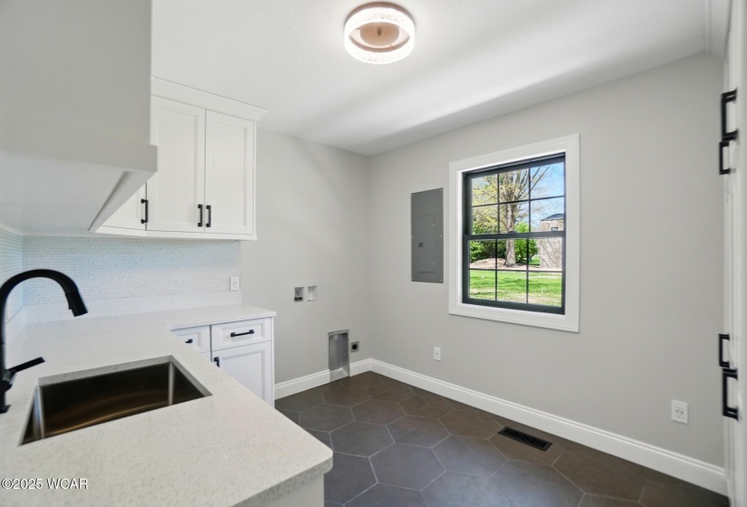 1652 Oak Woods Drive, Lima, Ohio, 5 Bedrooms Bedrooms, ,3 BathroomsBathrooms,Residential,For Sale,Oak Woods,306928