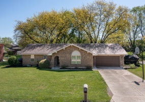 6805 Roberta Drive, Tipp City, Ohio 45371, 3 Bedrooms Bedrooms, ,2 BathroomsBathrooms,Residential,For Sale,Roberta,1038420