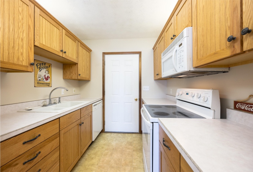 7461 Snug Harbor Dr-9