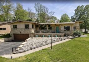 675 Broadmoor Boulevard, Springfield, Ohio 45504, 3 Bedrooms Bedrooms, ,3 BathroomsBathrooms,Residential,For Sale,Broadmoor,1038444