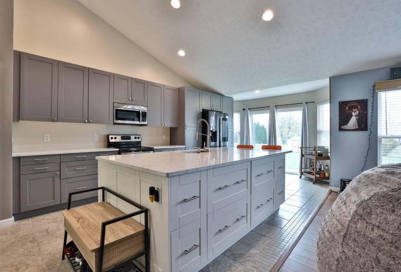 010-Kitchen