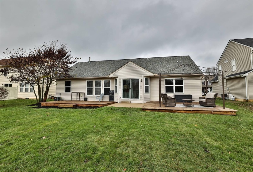 041-Exterior-Rear