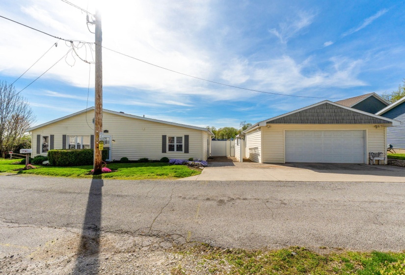 11172 Newland Dr (Exterior)-4