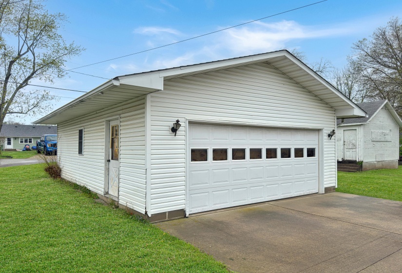 Detached Garage