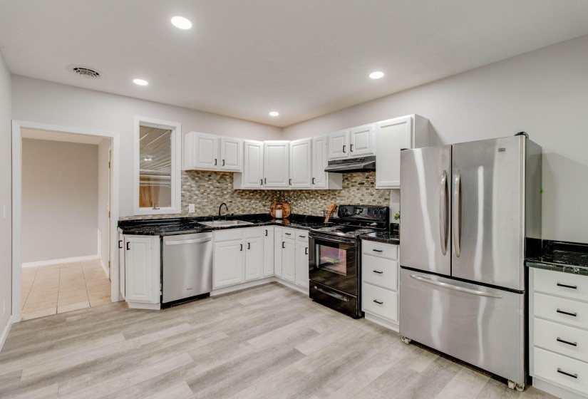 21-web-or-mls-2025 05 05 - 508FrontSt-Ro