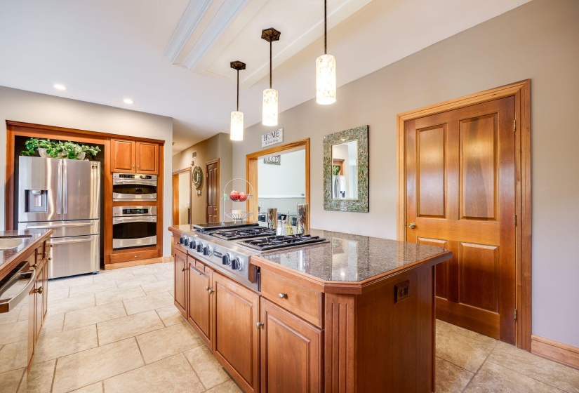 34-web-or-mls-2201-annandale-pl