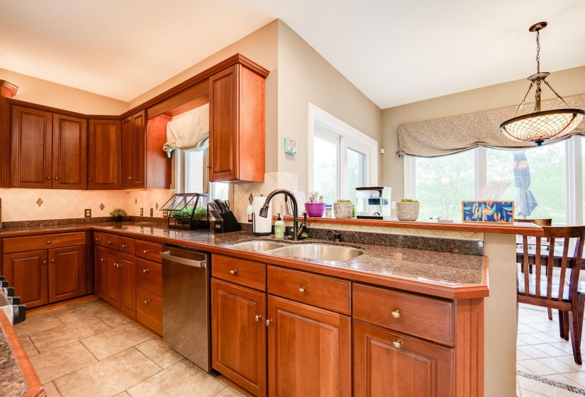 35-web-or-mls-2201-annandale-pl