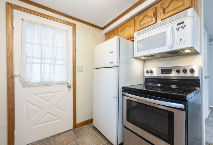 14221 Lakewood Ave-11