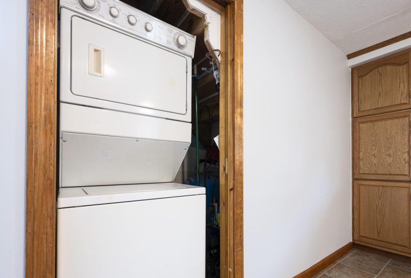 14221 Lakewood Ave-12a