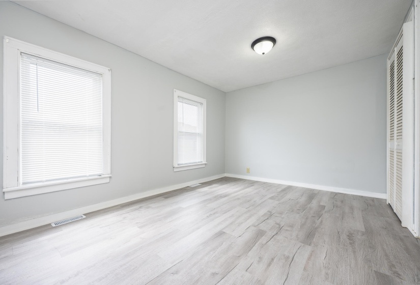 14221 Lakewood Ave-14