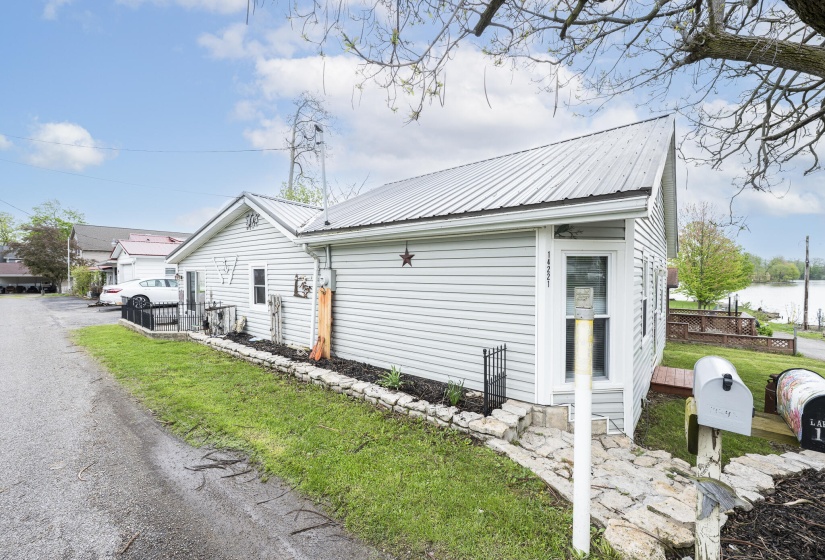 14221 Lakewood Ave-31