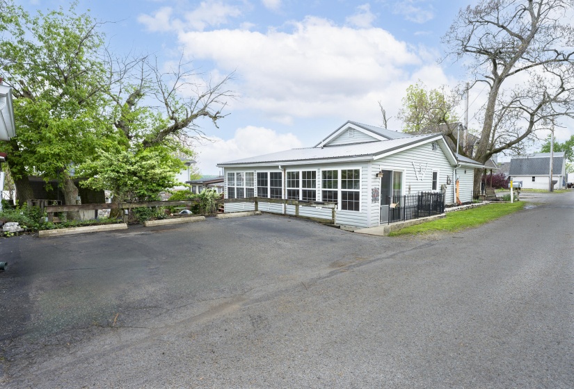 14221 Lakewood Ave-42
