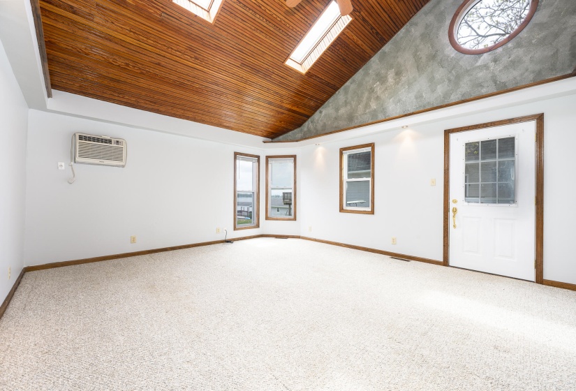 14221 Lakewood Ave-21