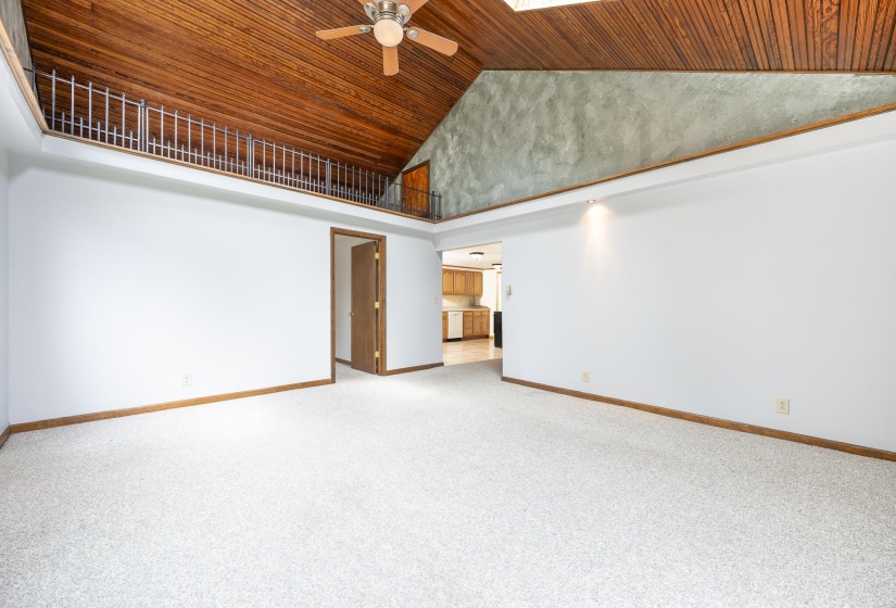 14221 Lakewood Ave-22