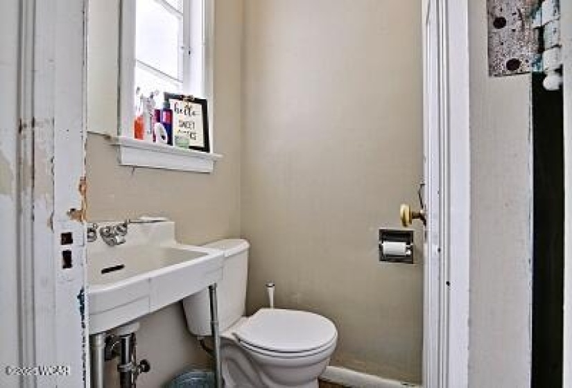 402 Woodlawn Avenue, Lima, Ohio, 5 Bedrooms Bedrooms, ,3 BathroomsBathrooms,Residential,For Sale,Woodlawn,306981