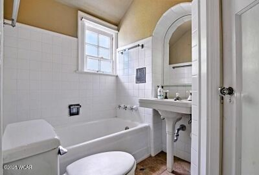 402 Woodlawn Avenue, Lima, Ohio, 5 Bedrooms Bedrooms, ,3 BathroomsBathrooms,Residential,For Sale,Woodlawn,306981