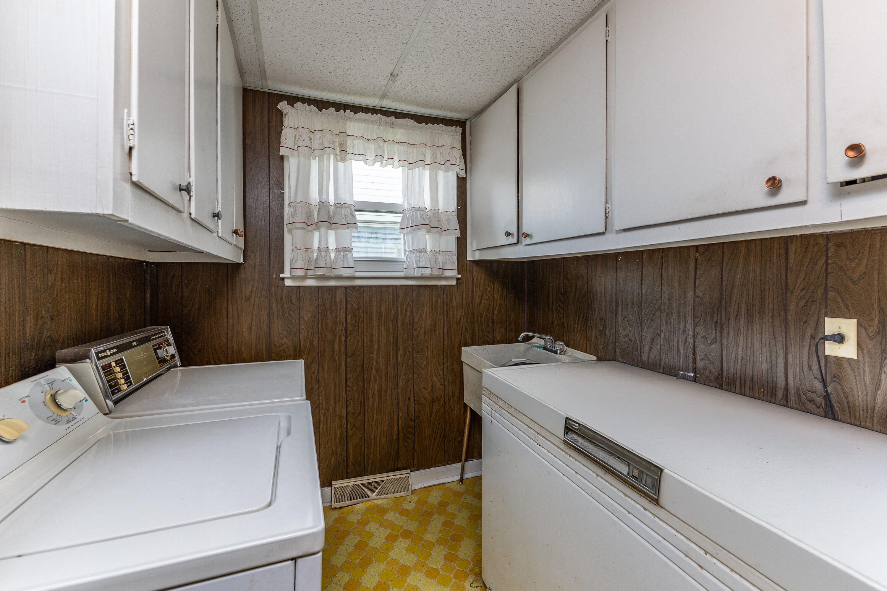 314 Miami Avenue, Bradford, Ohio 45308