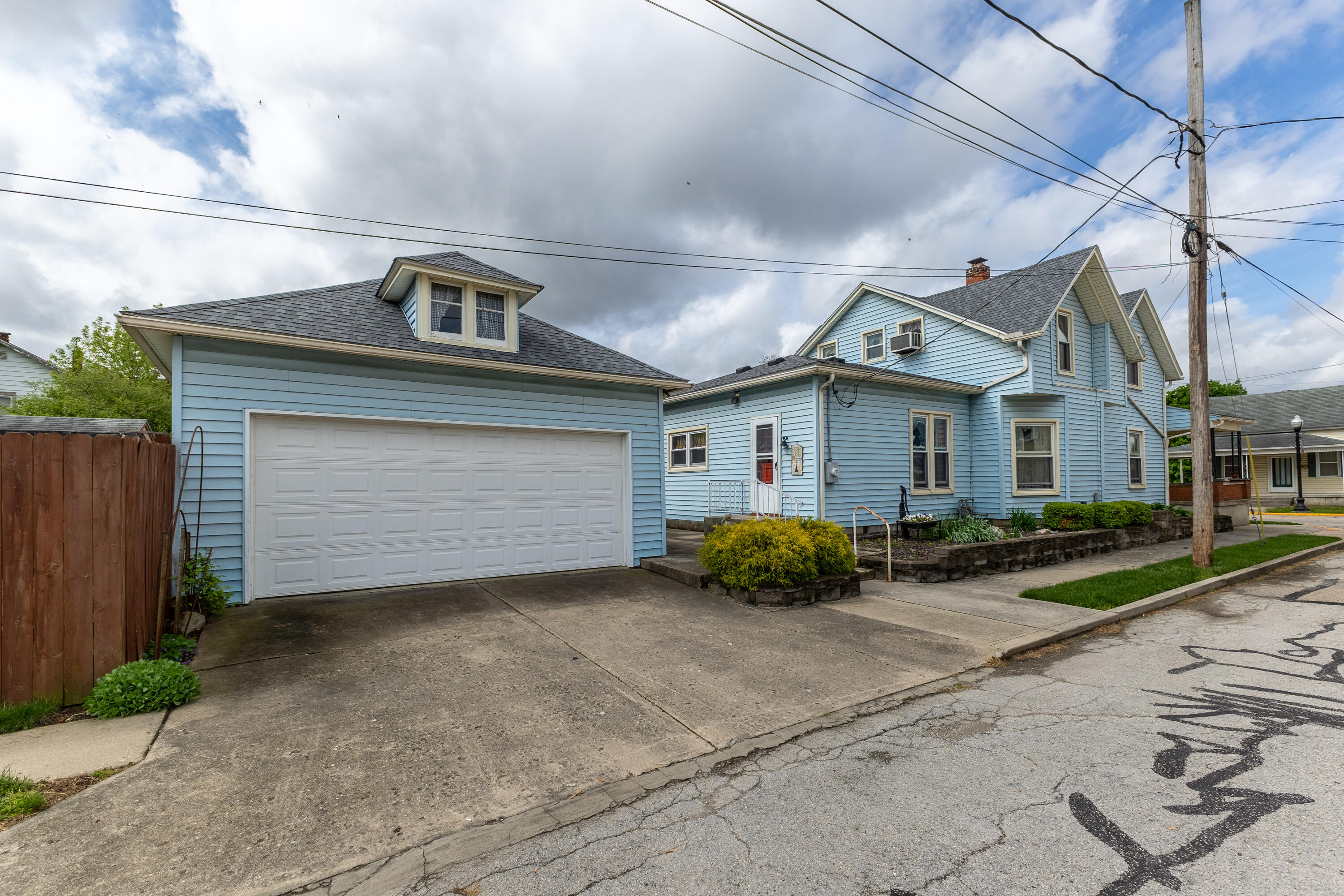 314 Miami Avenue, Bradford, Ohio 45308