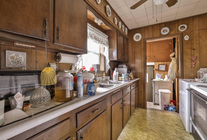 010-Kitchen
