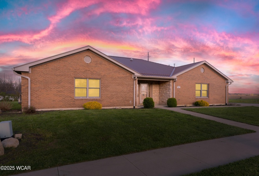 1898 Creekside Court, Sidney, Ohio, 3 Bedrooms Bedrooms, ,3 BathroomsBathrooms,Residential,For Sale,Creekside,306828