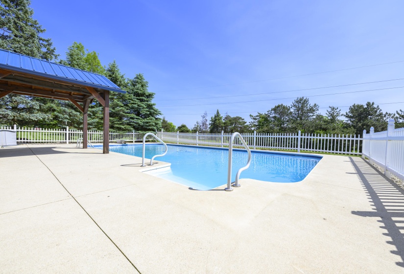 792 CR 5 pool-8