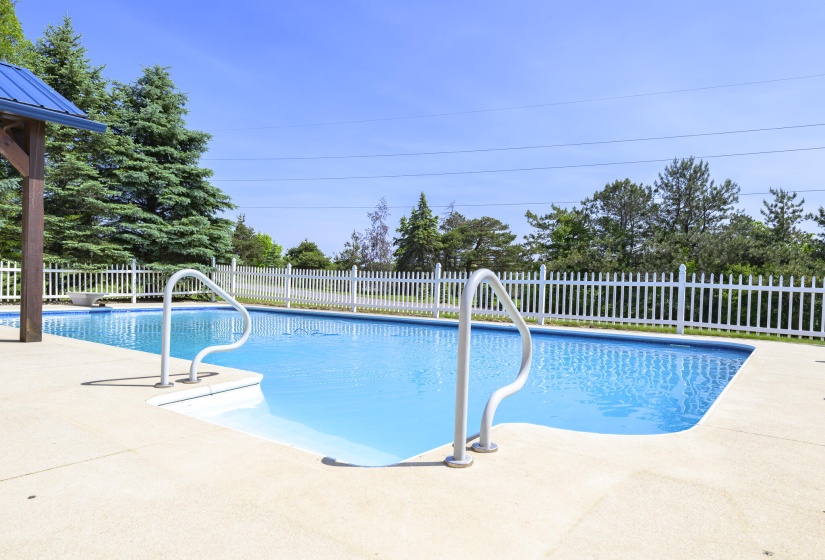 792 CR 5 pool-9