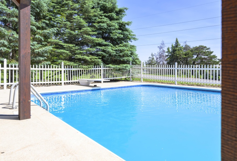792 CR 5 pool-10