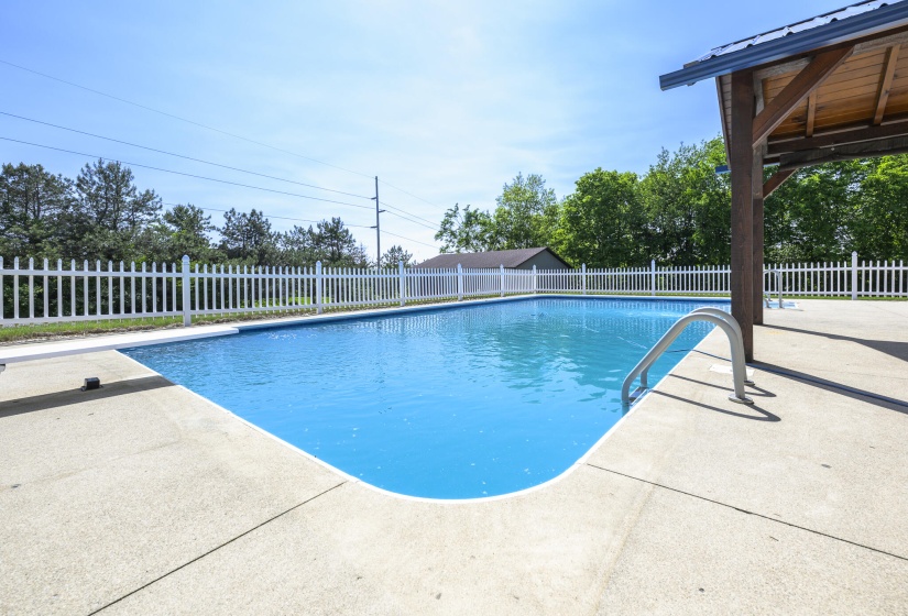 792 CR 5 pool-11