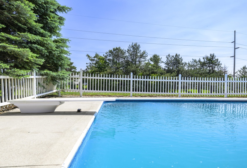 792 CR 5 pool-13