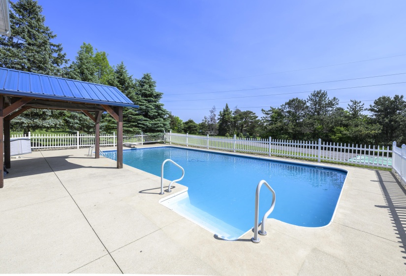 792 CR 5 pool-14
