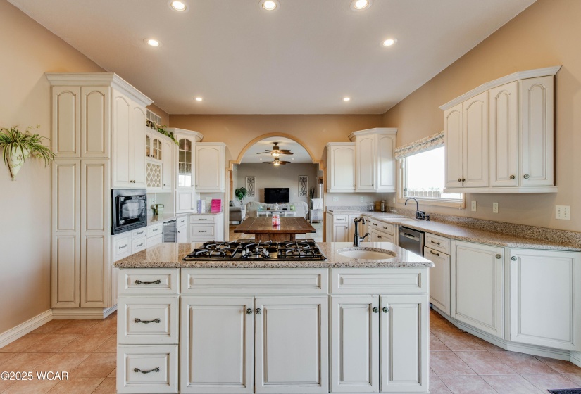 200 Fraunfelter Road, Lima, Ohio, 5 Bedrooms Bedrooms, ,3 BathroomsBathrooms,Residential,For Sale,Fraunfelter,307005