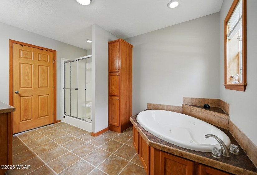 914 Howard Street, Findlay, Ohio, 3 Bedrooms Bedrooms, ,2 BathroomsBathrooms,Residential,For Sale,Howard,307012