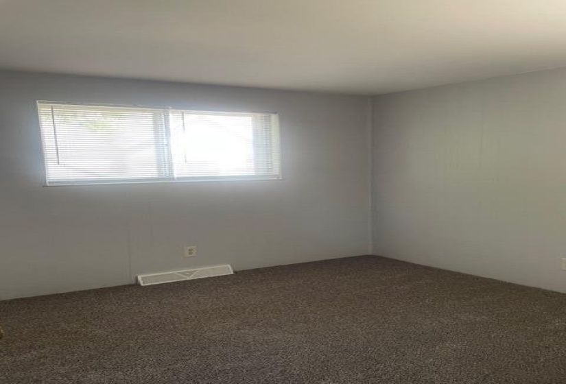 BEDROOMS (4)
