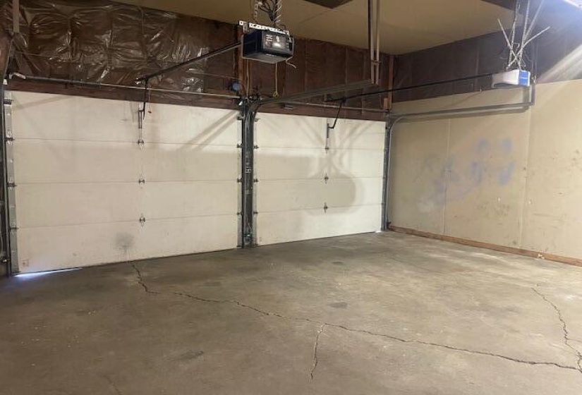 GARAGE INTERIOR (2)