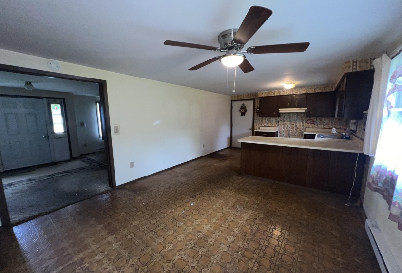 Kitchen/Dining Area