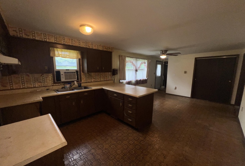 Kitchen/Dining Area