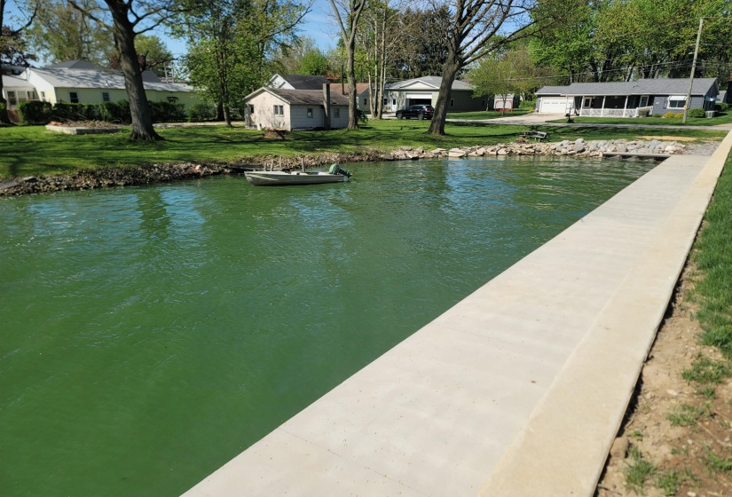 Wide seawall cap