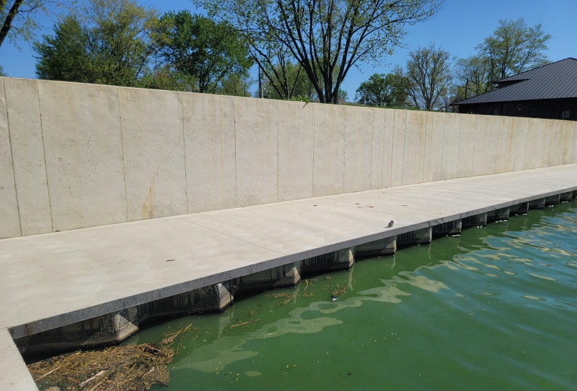 Interlocking sheet piling seawall
