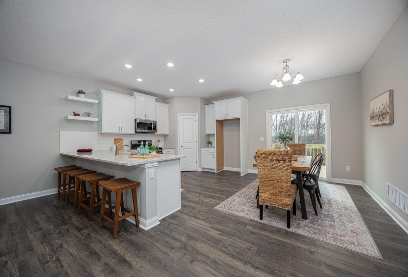 Kitchen/eatspace