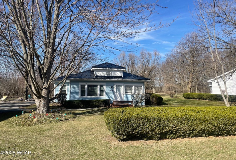 694 Powers Ave exterior