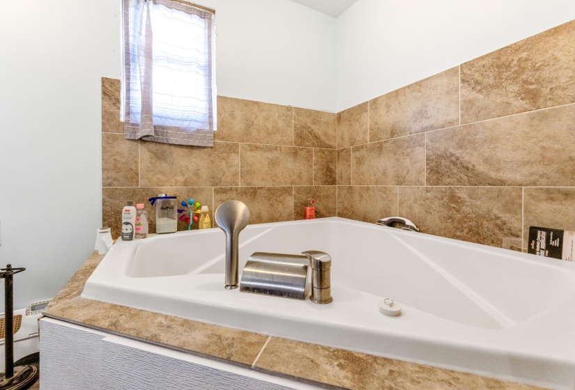 109 Belmont St (Interior Retake-5