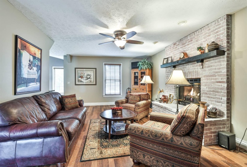 012-Family-Room-4