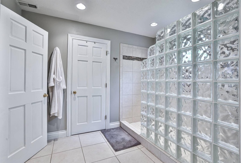 027-Primary-Bath-2