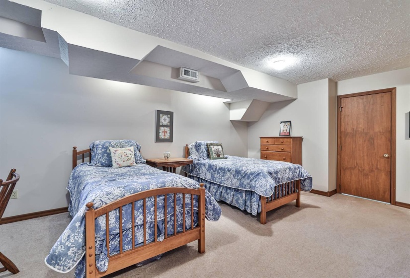 033-Bonus-Room