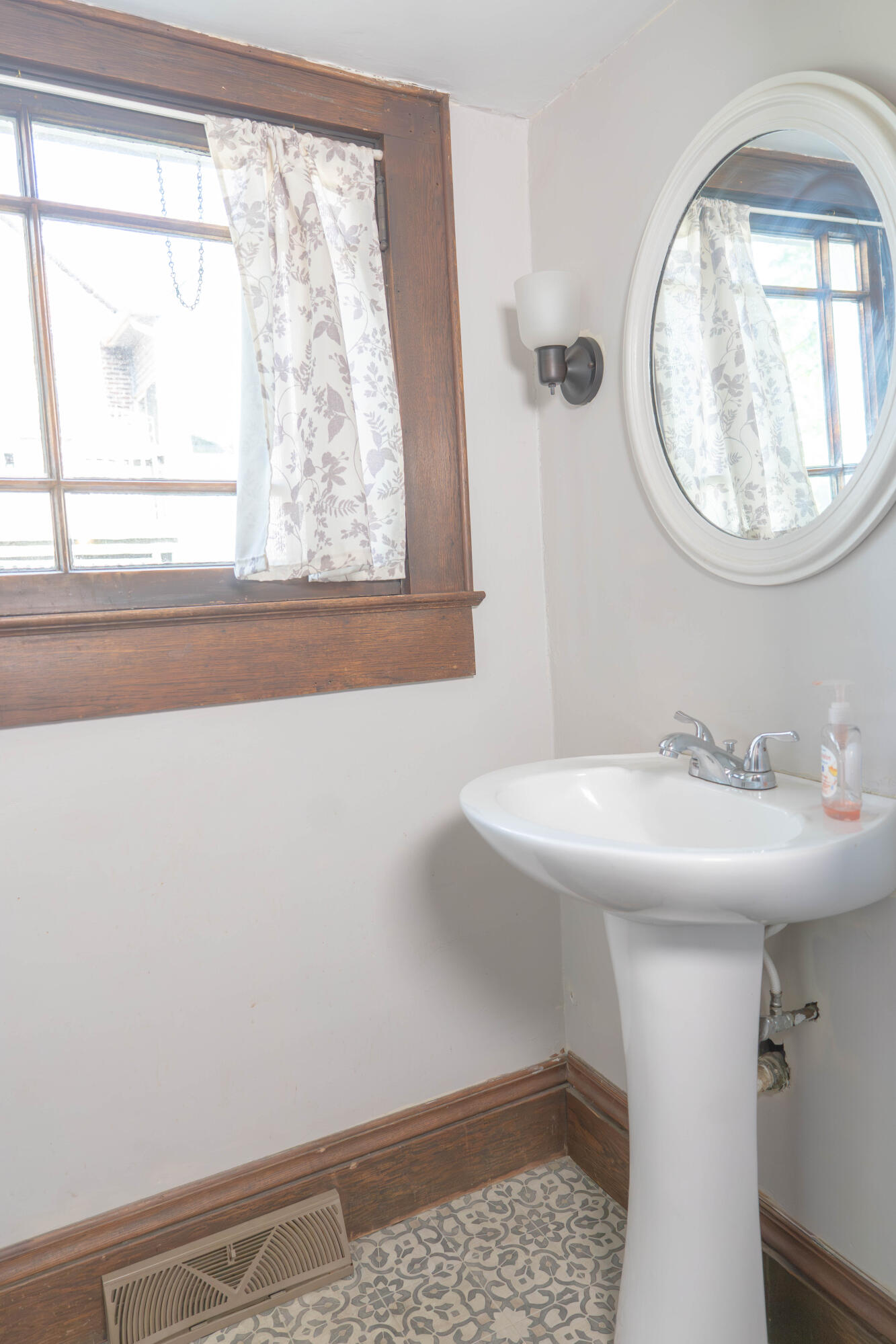2201 Elmwood Avenue, Springfield, Ohio 45505