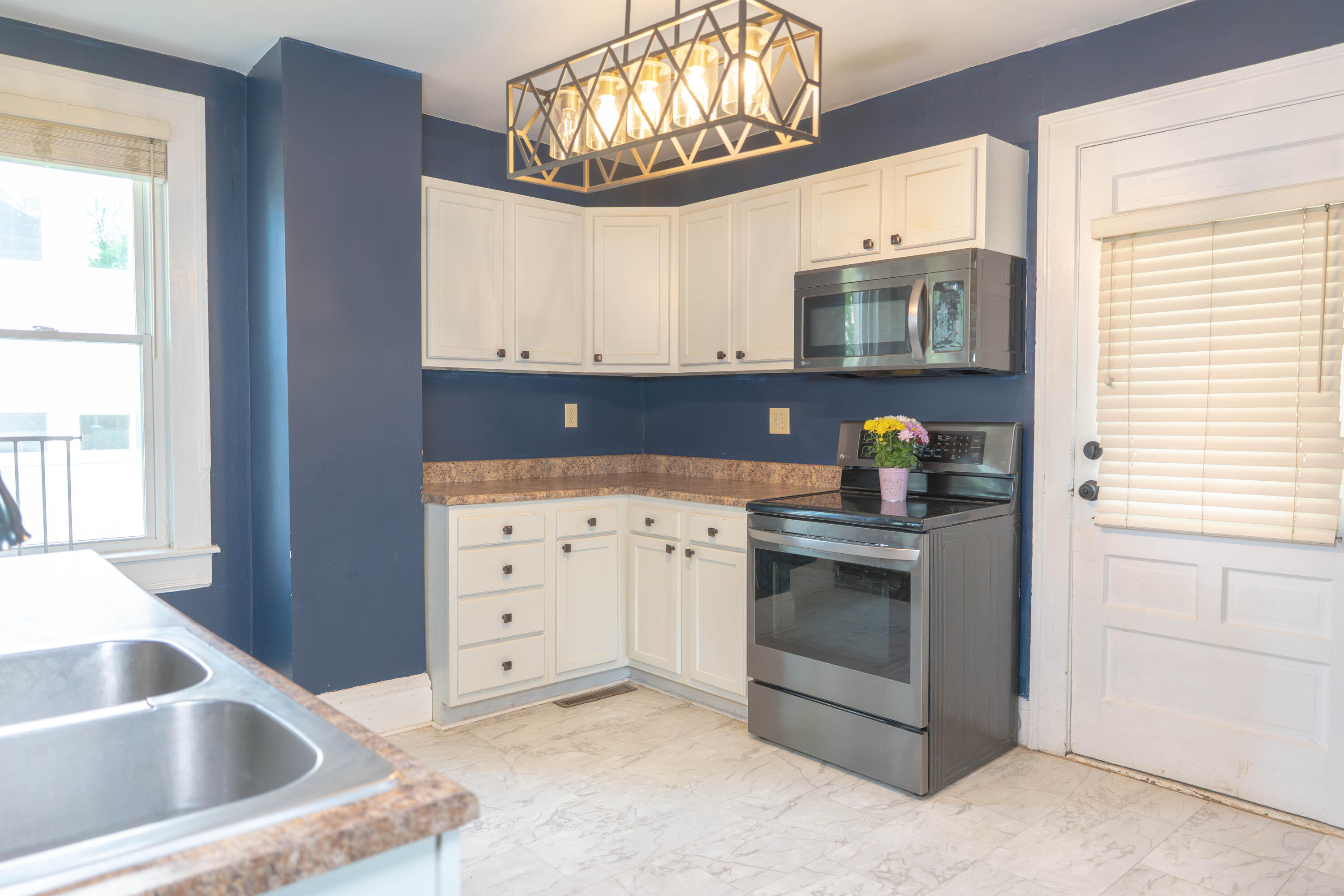2201 Elmwood Avenue, Springfield, Ohio 45505