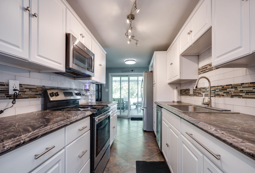 20-web-or-mls-5235-wakefield-dr