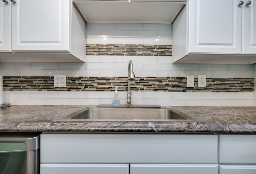 21-web-or-mls-5235-wakefield-dr