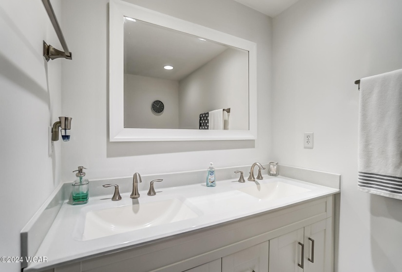 16201 Amsterdam Road, Anna, Ohio, 2 Bedrooms Bedrooms, ,1 BathroomBathrooms,Residential,For Sale,Amsterdam,305904